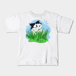 waffle the cat in green grass Kids T-Shirt